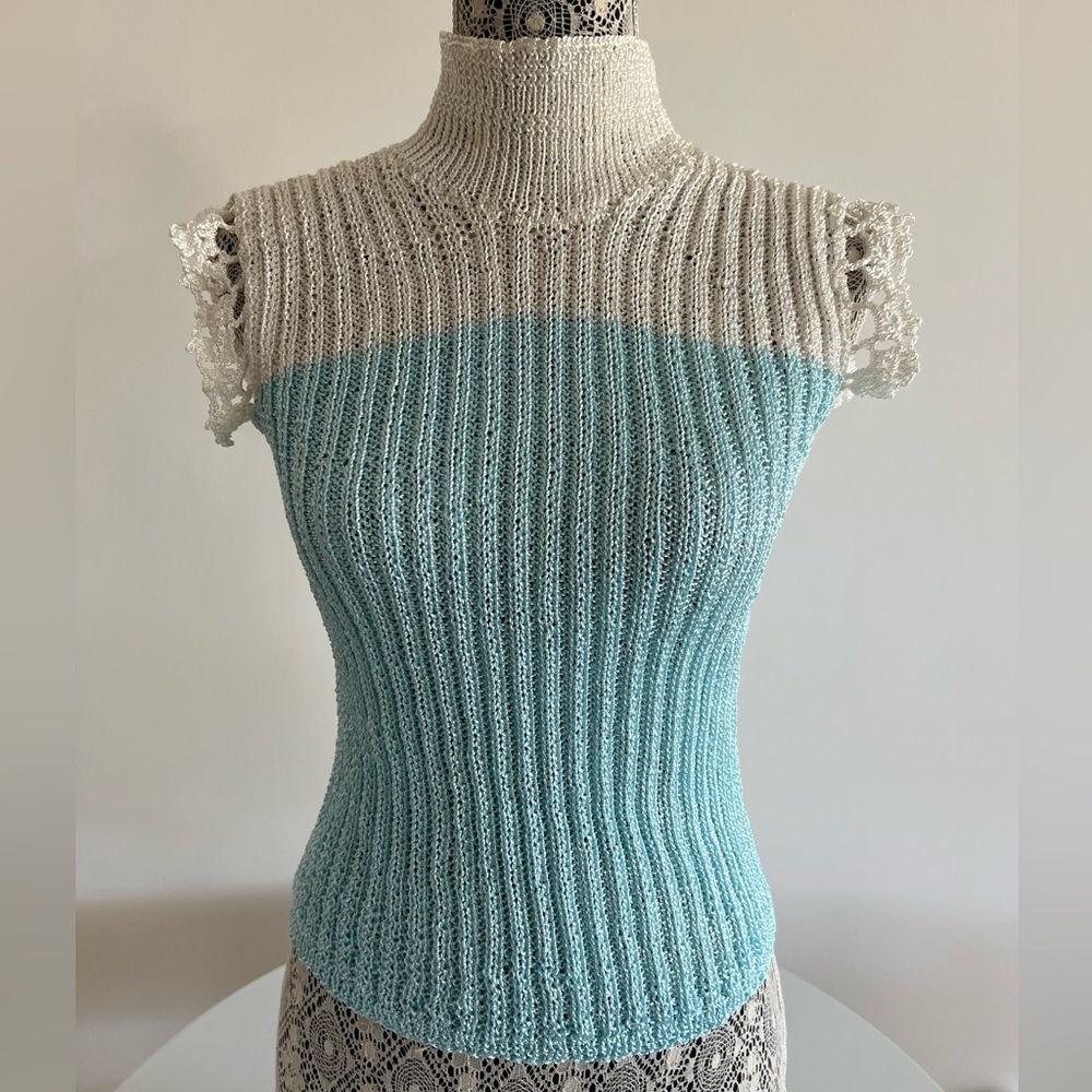 💙Blue and white Knit Top💙